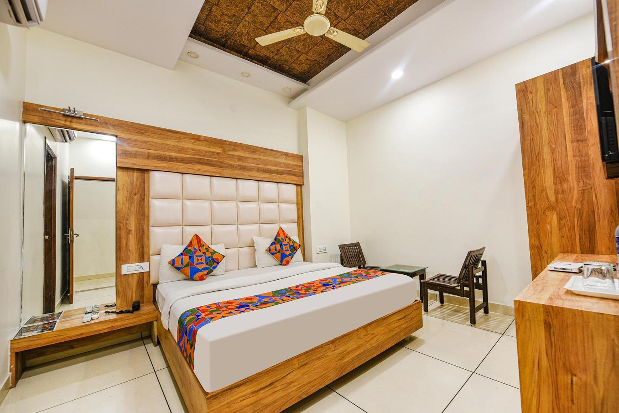 Fabhotel Savera Park Amritsar Buitenkant foto