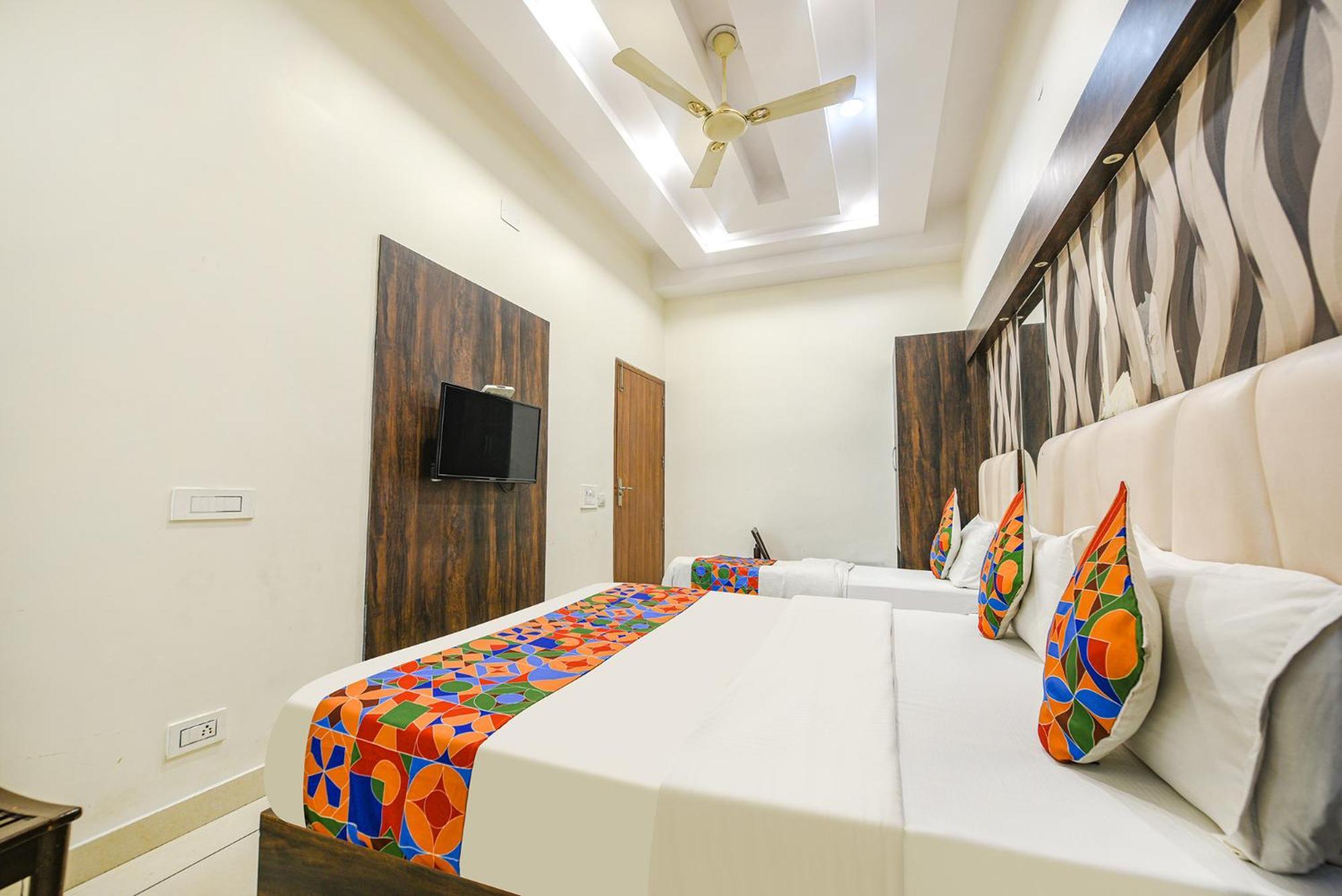 Fabhotel Savera Park Amritsar Buitenkant foto